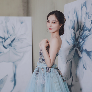 两根黑捧一前一后
